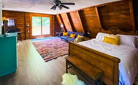Hikers Haven, A Cozy Cabin Loft Above Bashakill Wildlife Refuge
